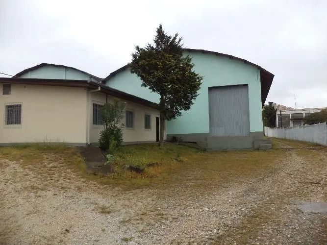 Amplo barracão no Fanny