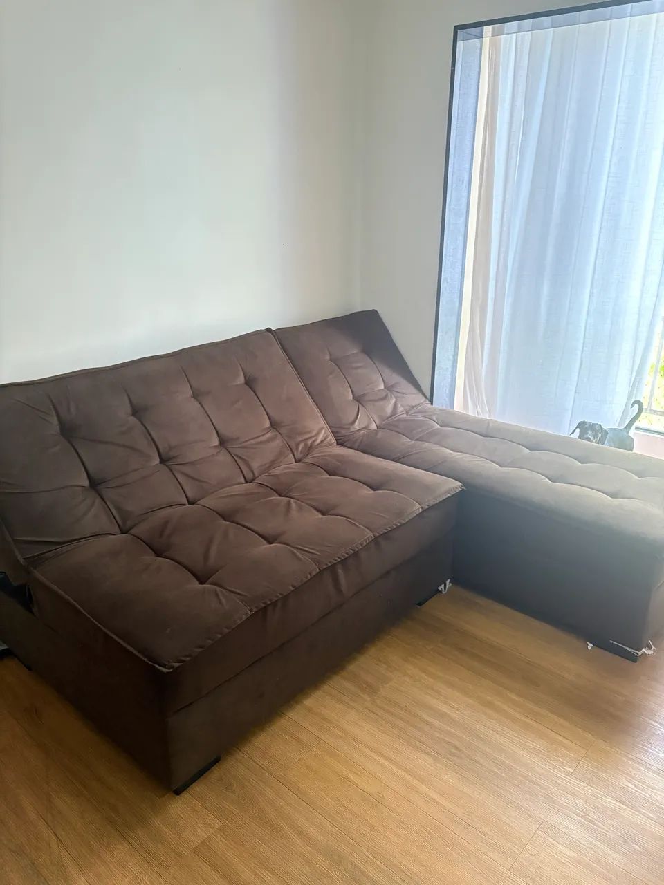 Sofá com chaise 