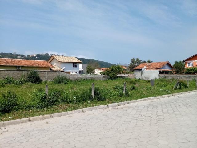 Ótimo terreno com 528 m2 na Praia de Bombas - Investimento garantido - Foto 2