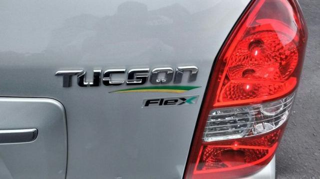 HYUNDAI TUCSON GLS 4X2 2.0 16V AT FLEX Prata 2014/2015 - Foto 16