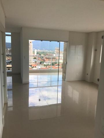 Apartamento meia praia 2 suítes com 2 vagas novo - Foto 10