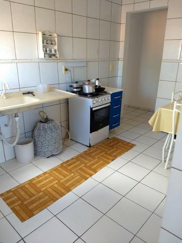 Apart.mobiliado e decorado com excelente localização - Foto 7