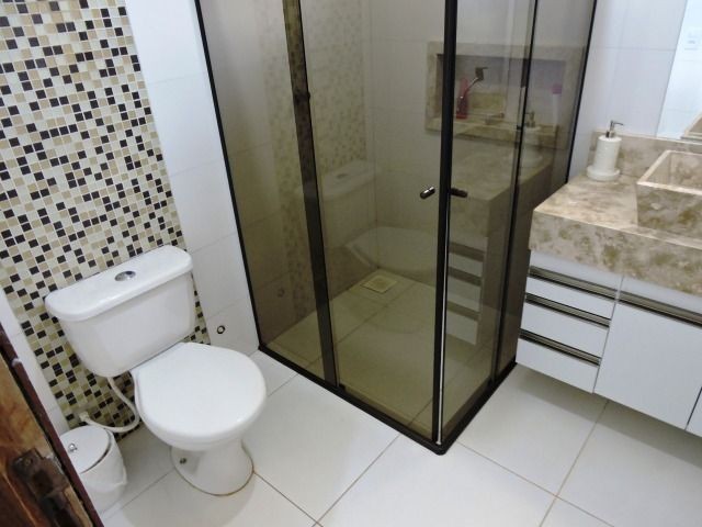 Òtimo sobrado com 5 quartos,2 suítes,closet,em lote de 750m² !!! - Foto 9