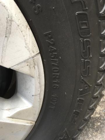Vendo rodas da s10 3.400 com pneus - Foto 2
