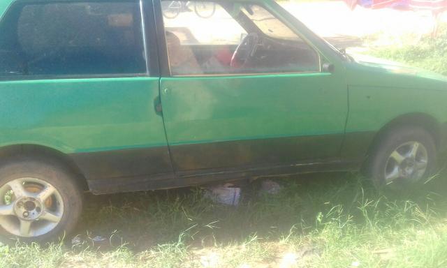 Vende fiat uno $1200$