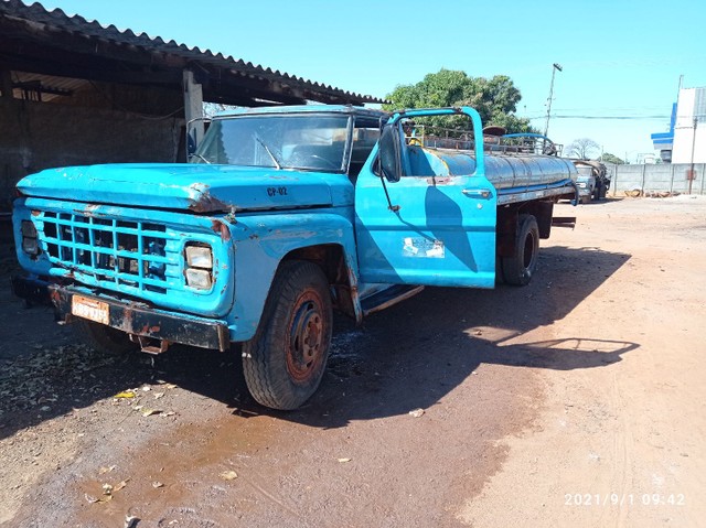 CAMINHÃO PIPA CAP 8000 LITROS COM MOTOR A DIESEL