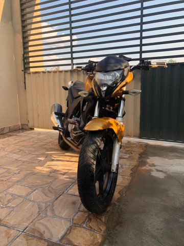 CB 300 DOURADA