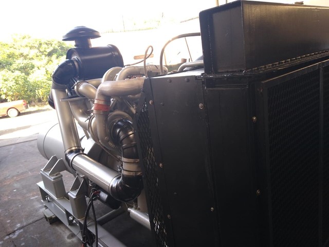 Gerador de Energia 450 KVA Totalmente Revisado Incluso Garantia de 12 Meses ou 1.000 HRS