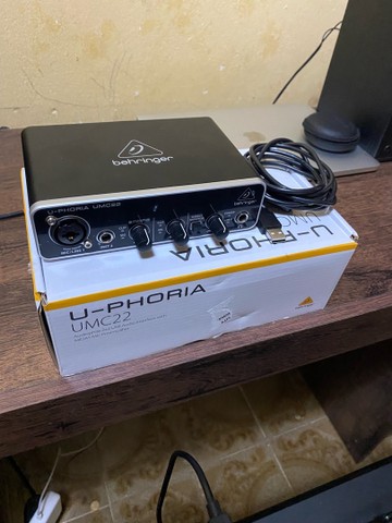 Interface de Áudio Behringer U-Phoria UMC22