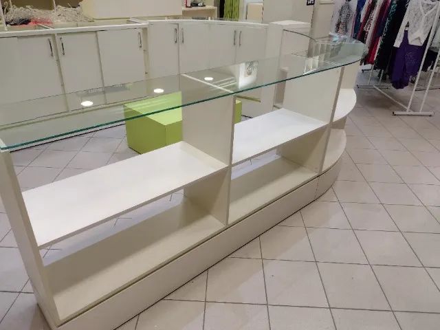 Ilha de Centro de Loja em MDF e Vidro - Foto 5