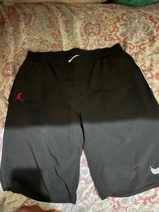 SHORT PRETO DA NINE QUE REFLETE