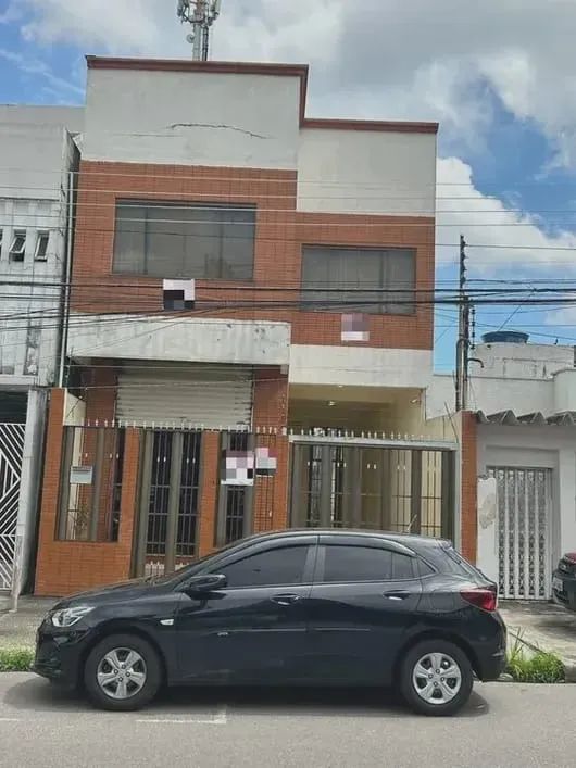 Casa Comercial com 4 compartimentos sendo 2 suítes à Venda na Praça 14 / Toda Documentada