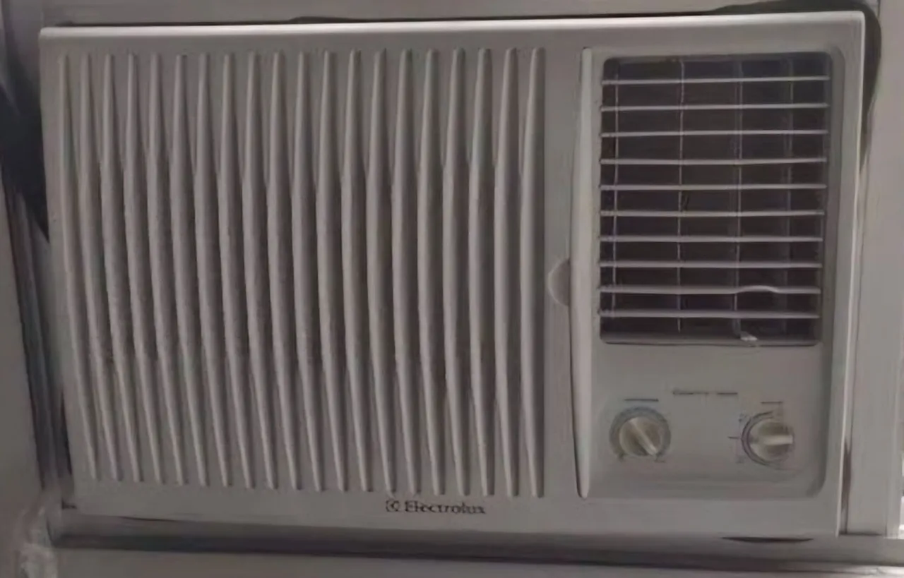Ar condicionado 18000 Btu 220volts gelando muito bastante entrego aceito cartão 12x