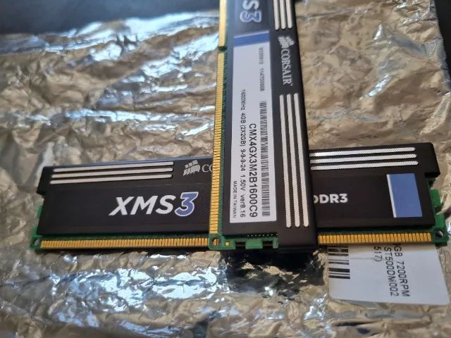 Par de memórias RAM Corsair DDR 3, 2GB cada - Foto 2