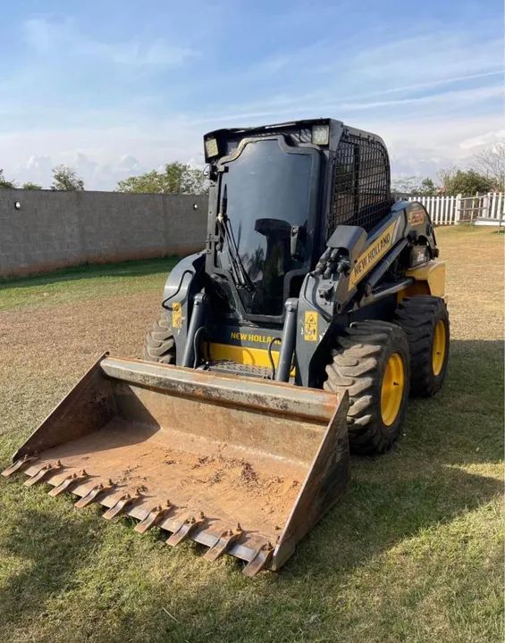Minicarregadeira New Holland L220 2015 - Foto 4