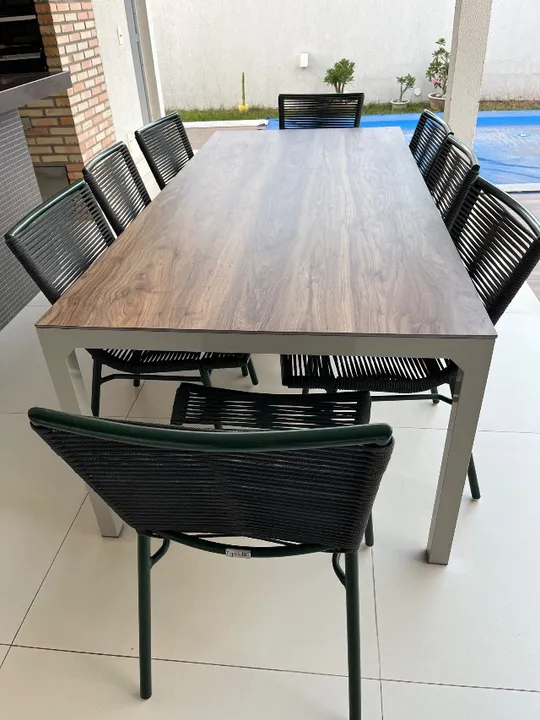 Vendo Mesa e cadeiras para área externa . VALOR NEGOCIÁVEL