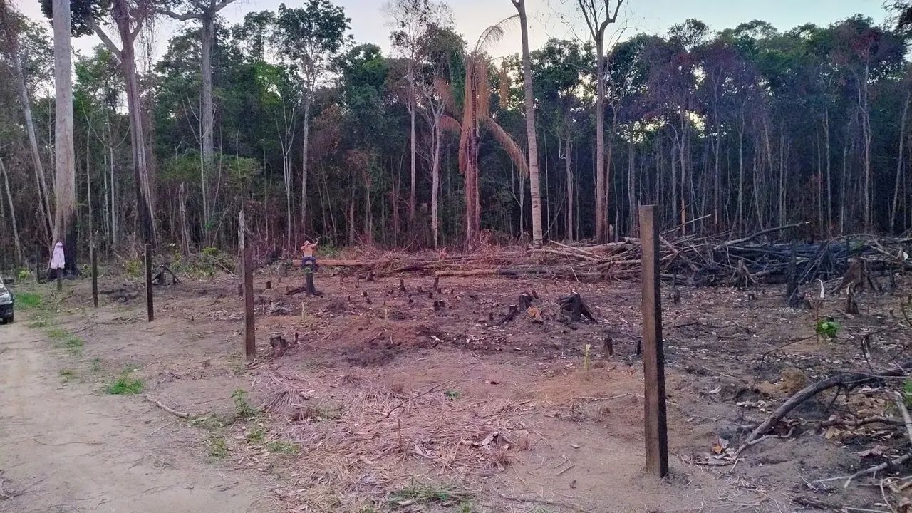 Vendo ou Troco esse lote por moto ou carro a 2km do candeias.