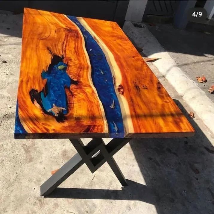 Mesa de madeira e resina epoxi Rivertable