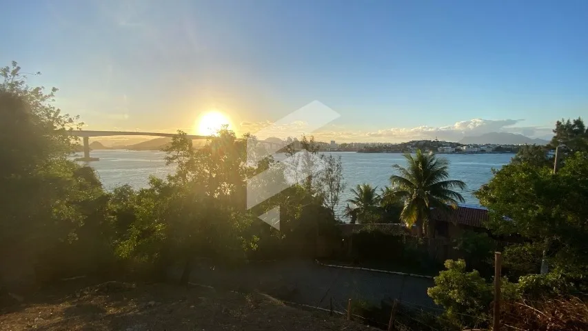 Terreno na Praia da Costa à venda 350m²