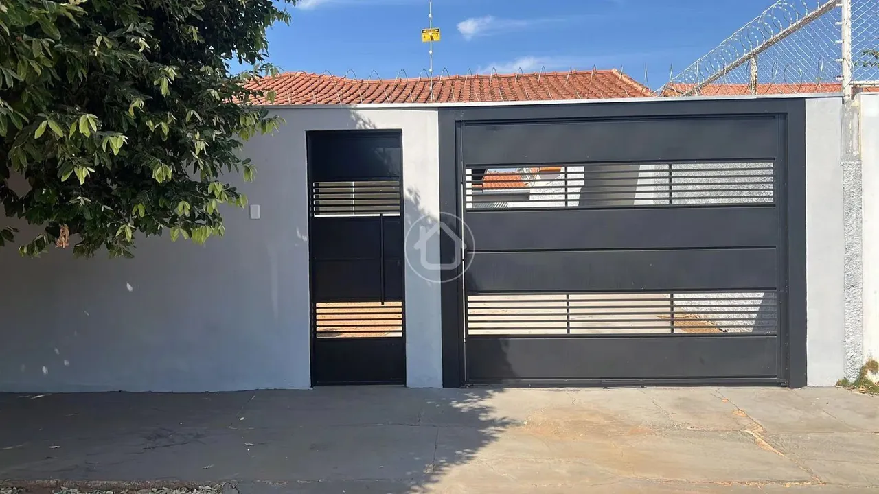 CASA 3 QUARTOS - JARDIM PANAMÁ
