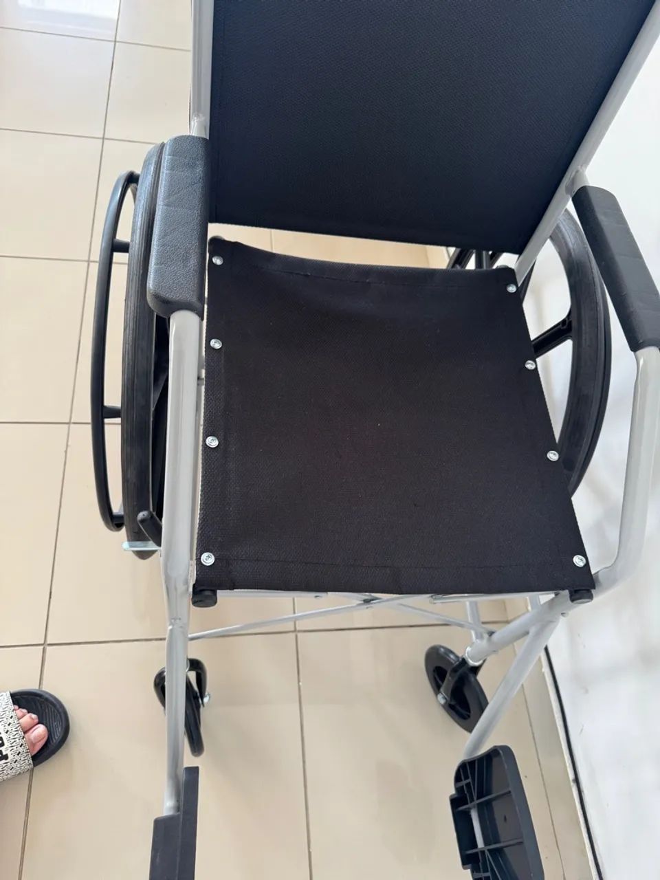 Cadeira de rodas NOVA - Foto 3