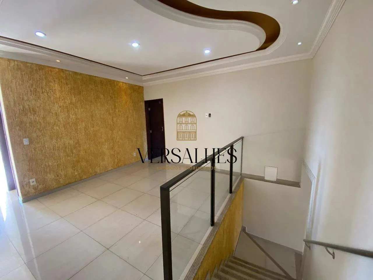 Casa para alugar com 4 quartos, 2 banheiros, área ampla, no bairro Planalto, com 3 vagas d