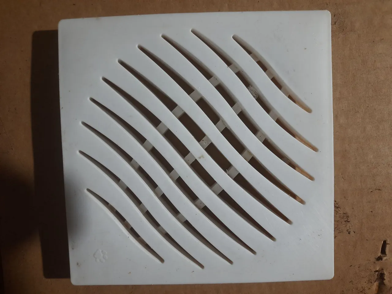 Ralo de banheiro quadrado branco