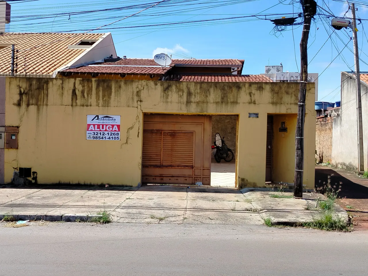 Casa com 03 quartos para alugar no Setor Sudoeste, Goiânia/GO