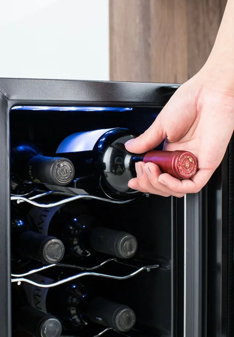 Adega Electrolux 12 garrafas 1 Porta Preta Acabamento em Alumínio (ACB12) Bivolt - Foto 6