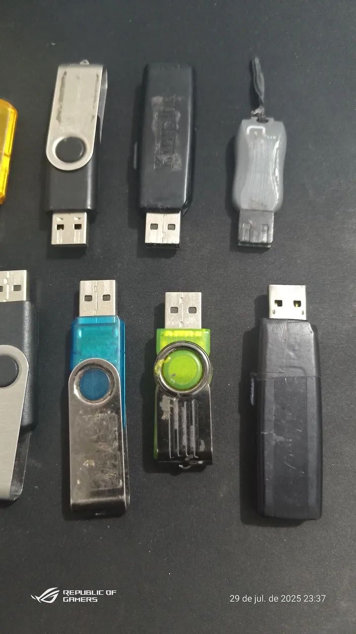 USB Flash Drives from Various Brands: All Used64960489639810122