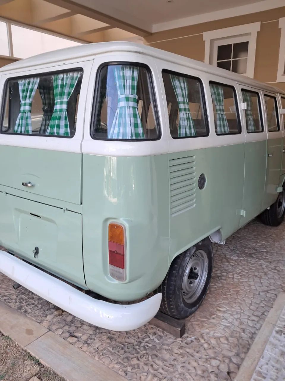 Volkswagen Kombi Standard/ Luxo/ Serie Prata 1983