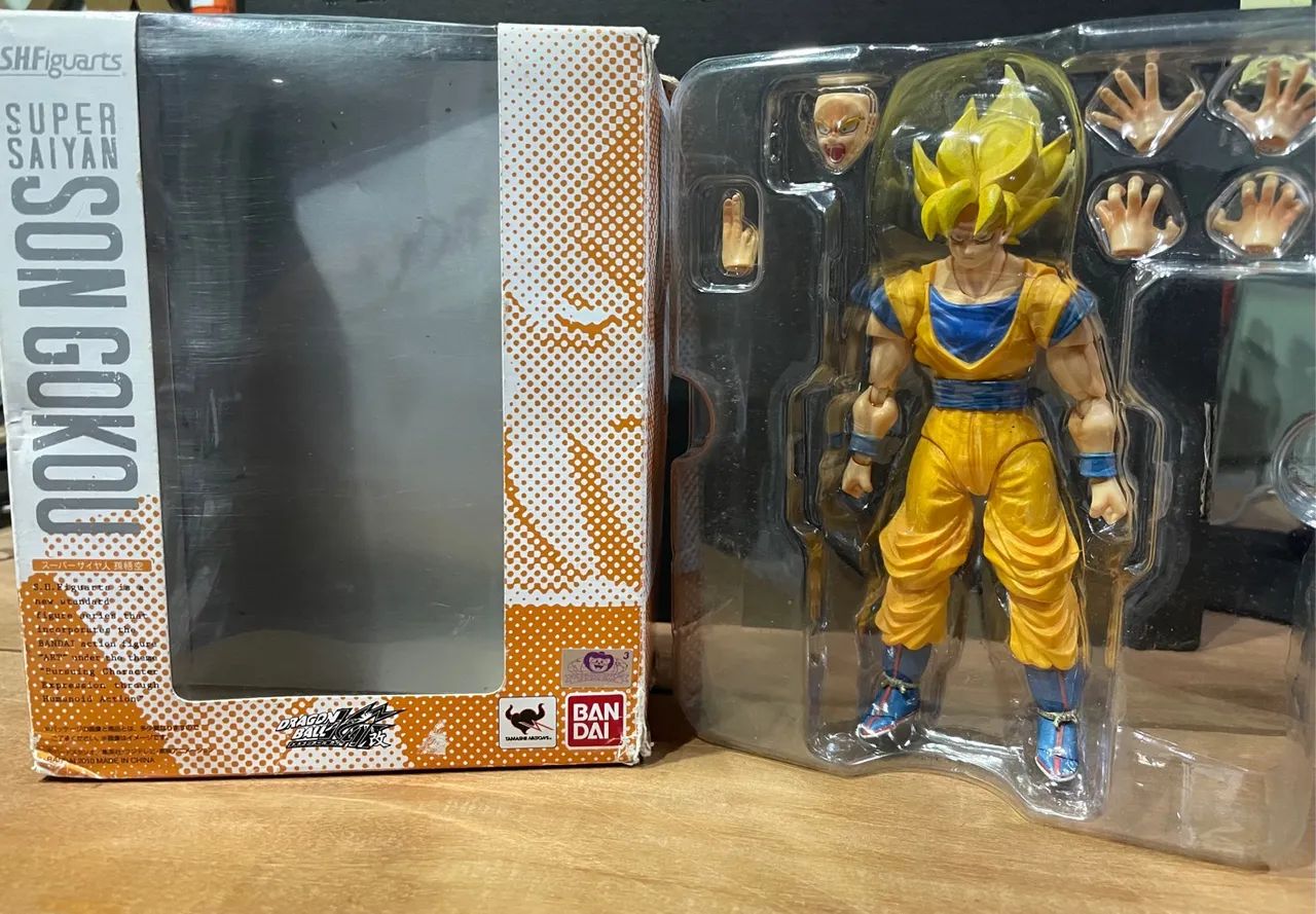 Action Figure Son Goku Super Saiyan