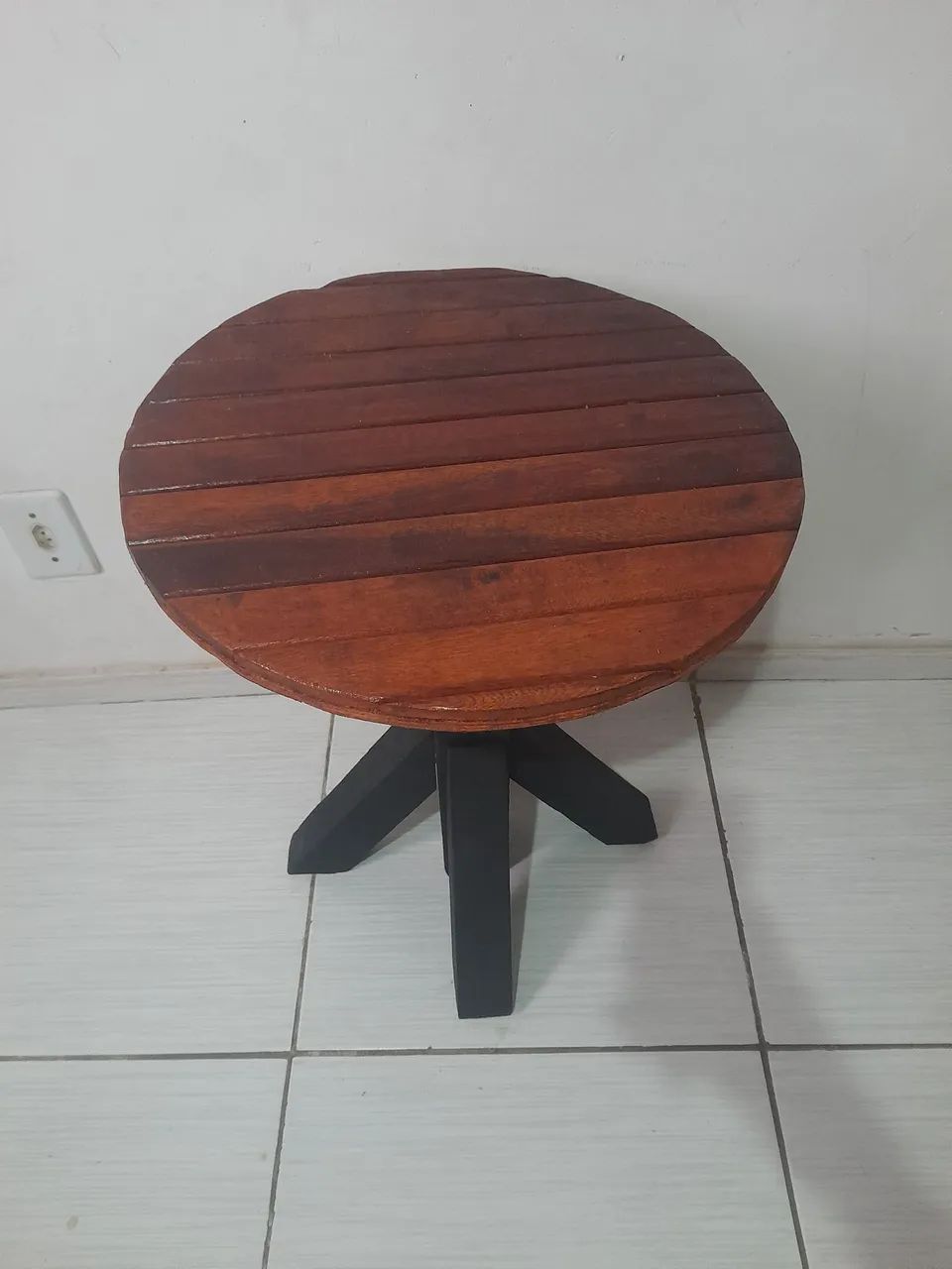 Mesinha de centro ou canto de madeira rústica.  - Foto 3