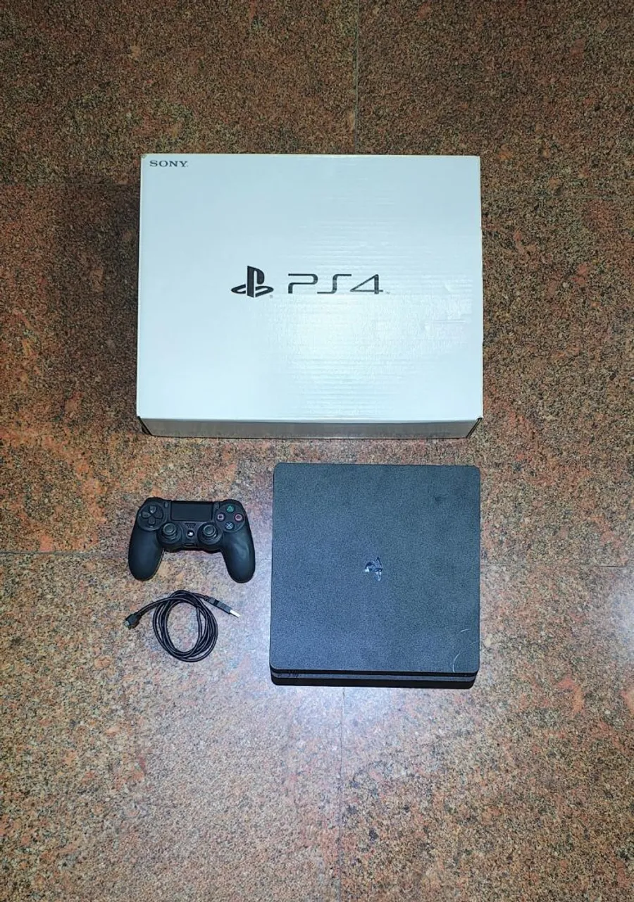 Playstation 4 Slim + Controle