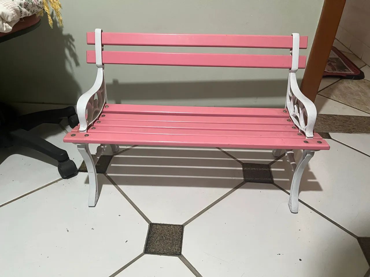 Banco infantil de ferro rosa  - Foto 3