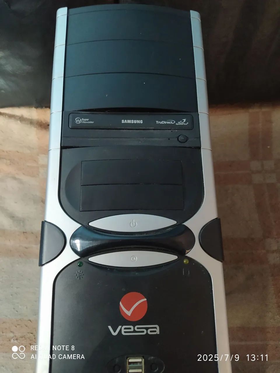 Computador Vesa com windows 7.