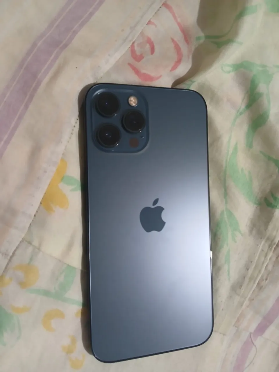 IPHONE 12 PRO MAX VENDO OU TROCO