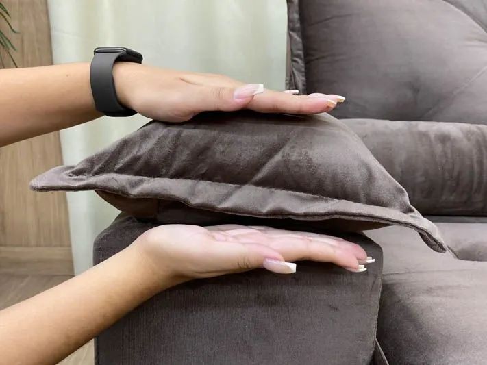 Sofá Retrátil 2 Lugares 200cm Veludo Marrom Acari - Foto 4