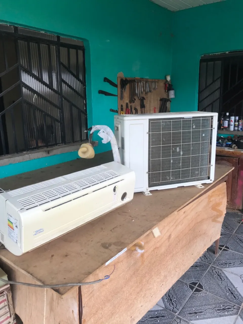 Ar Condicionado e cama de solteiro