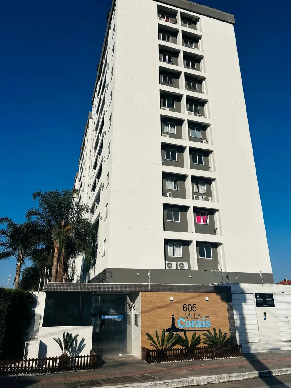 Excelente apartamento Semi-Mobiliado, para locação.