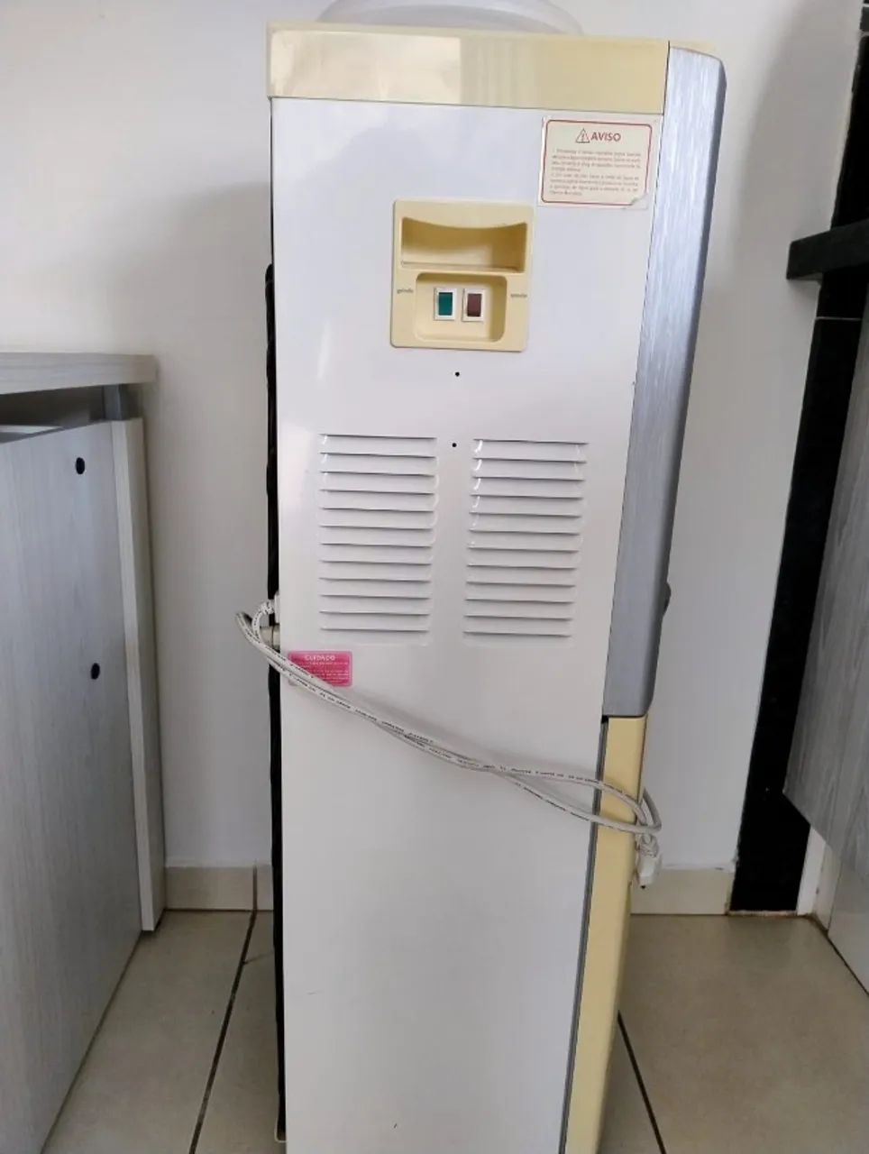 Bebedouro com espaço refrigerado - Foto 4