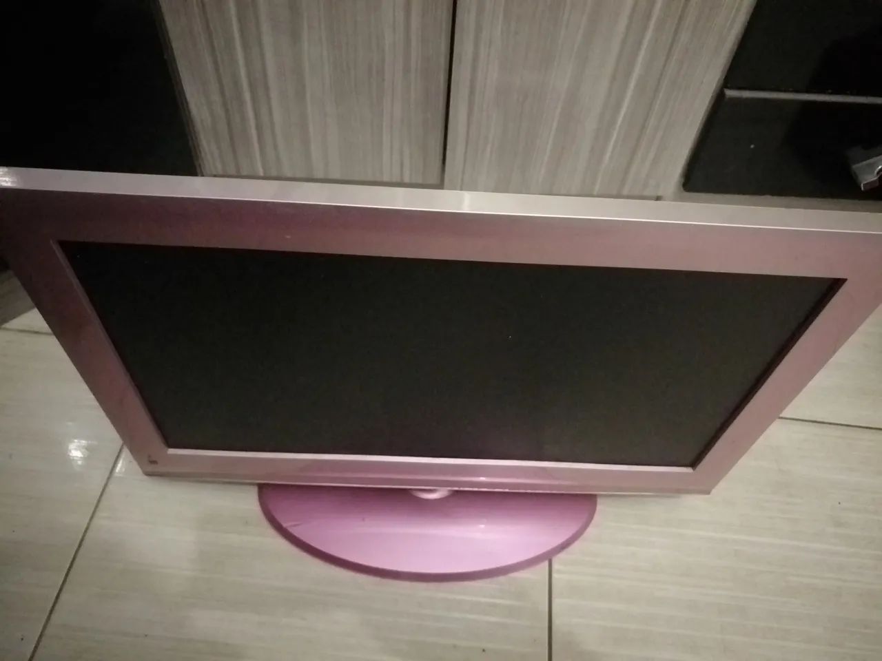 TV LCD 24 polegadas rosa - ótimo estado!