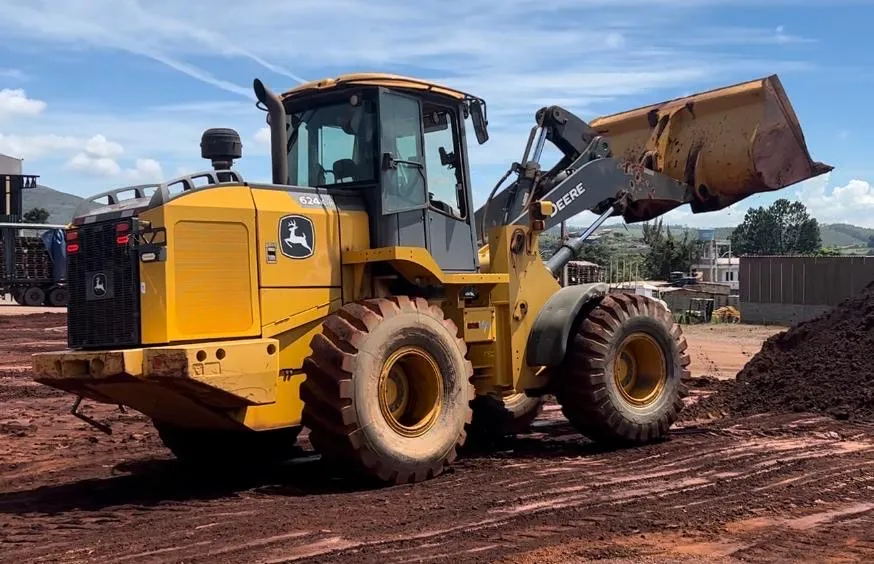 Carregadeira Jhon Deere barata ano 2020
