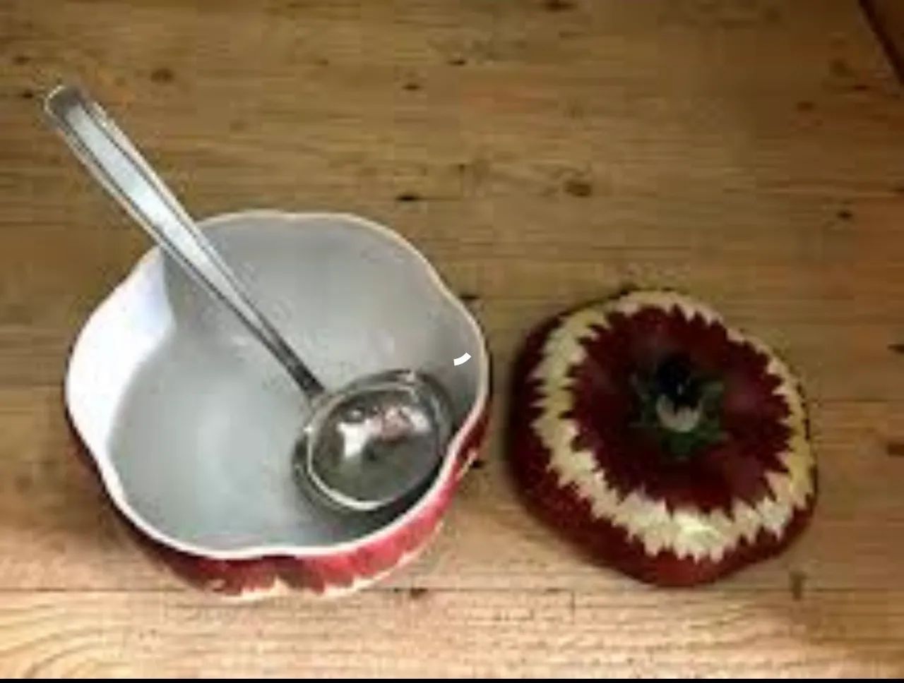 (Antiguidade) Sopeira de porcelana portuguesa