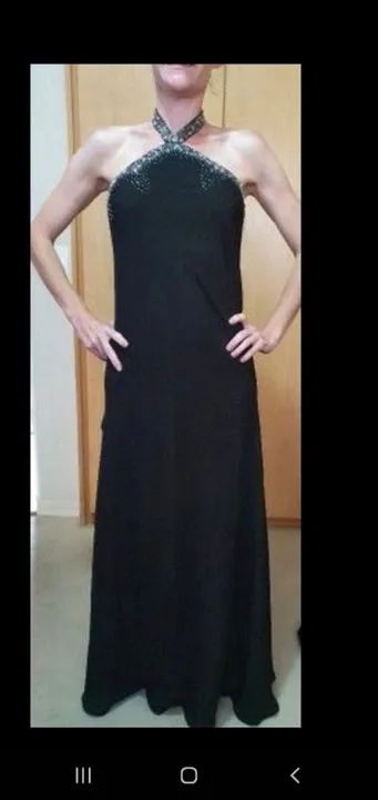 Vestido preto com pedrarias - Foto 2