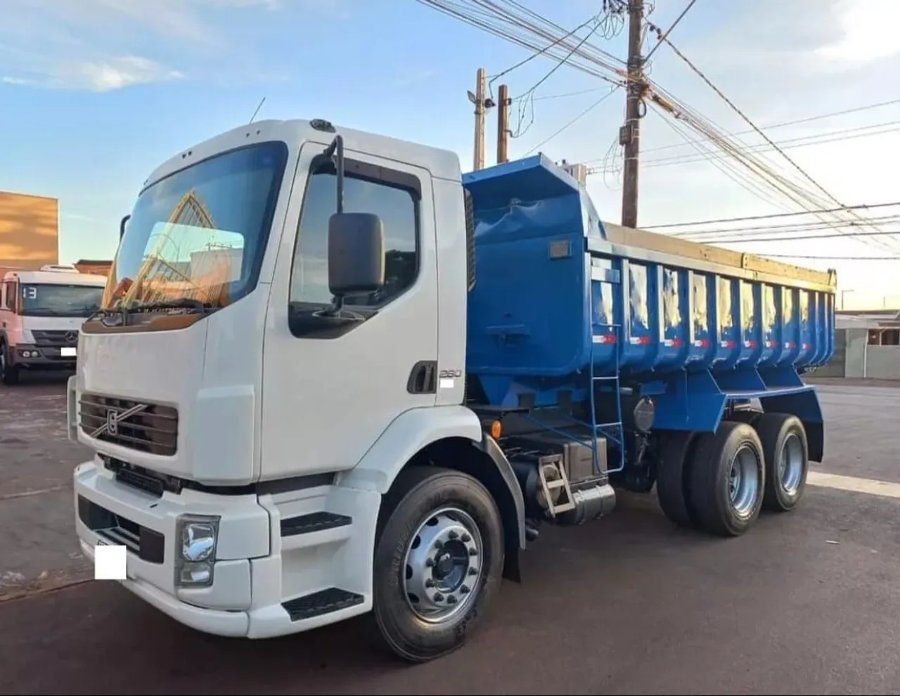 VOLVO 270 TRUCK CAÇAMBA. PASSO DIVIDA