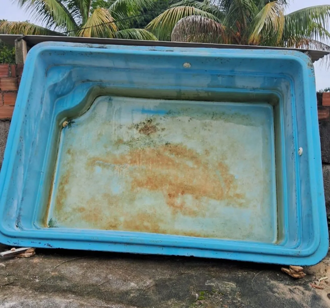 Piscina de fibra usada