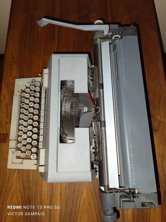 Máquina de escrever Olivetti Linea 9864842814489473124