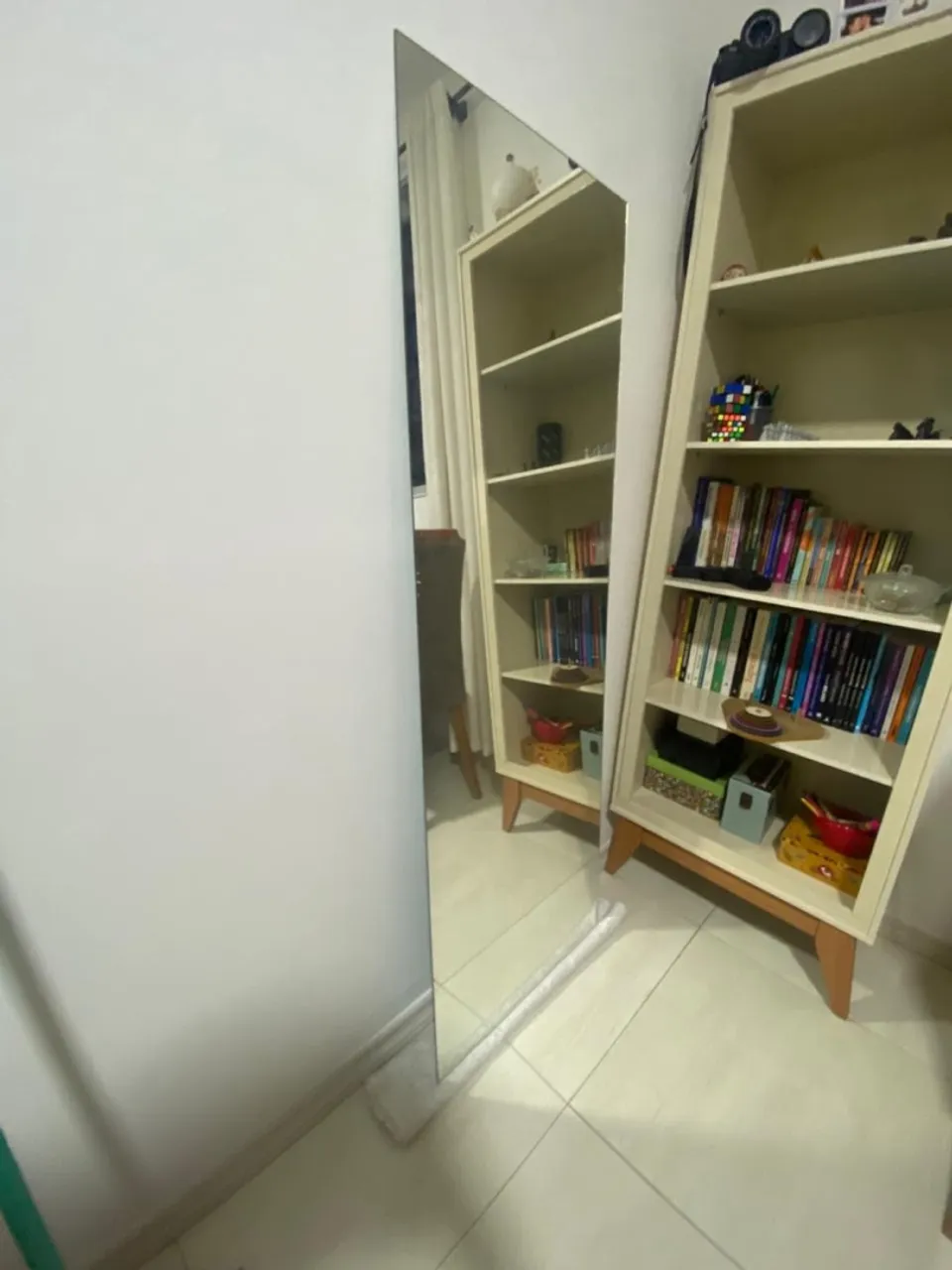 Espelho de chão moderno e elegante