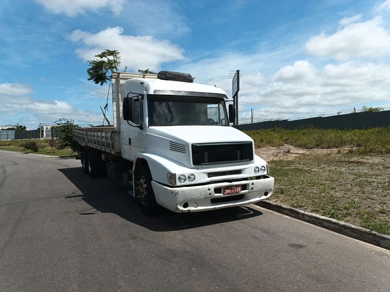 Caminhão Mercedes Benz 1935 ano 1997  motor feito a 5 meses caixa revisada  - Foto 2